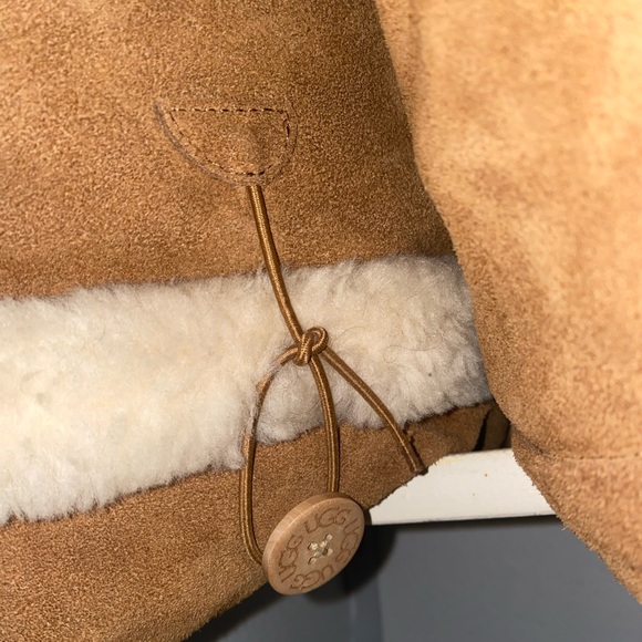 UGG throw pillows - Picture 3 of 3